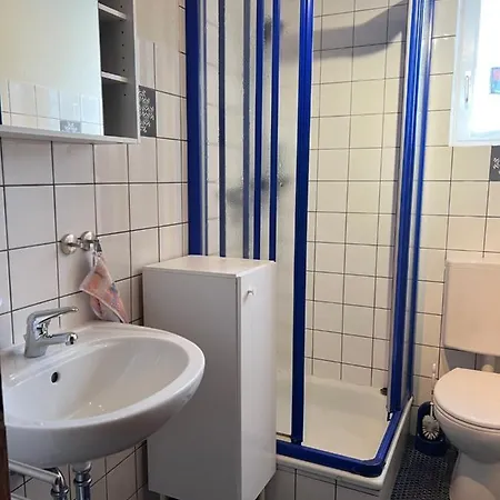 Kleine Mit Schoenem Blick In Schweiz - Grenznah *